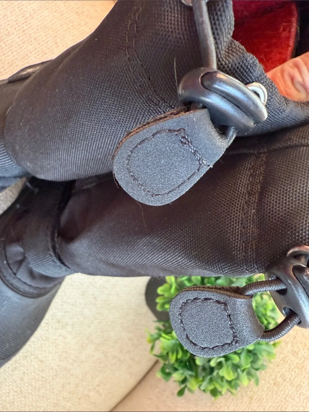 Kamik Black Kids Snow Boots with Hook-and-Loop Strap size 1